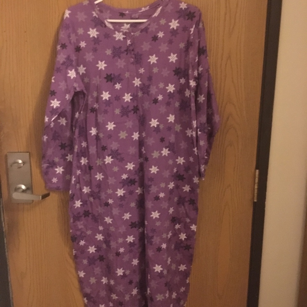 DREAMS co purple snowflake nightgown small